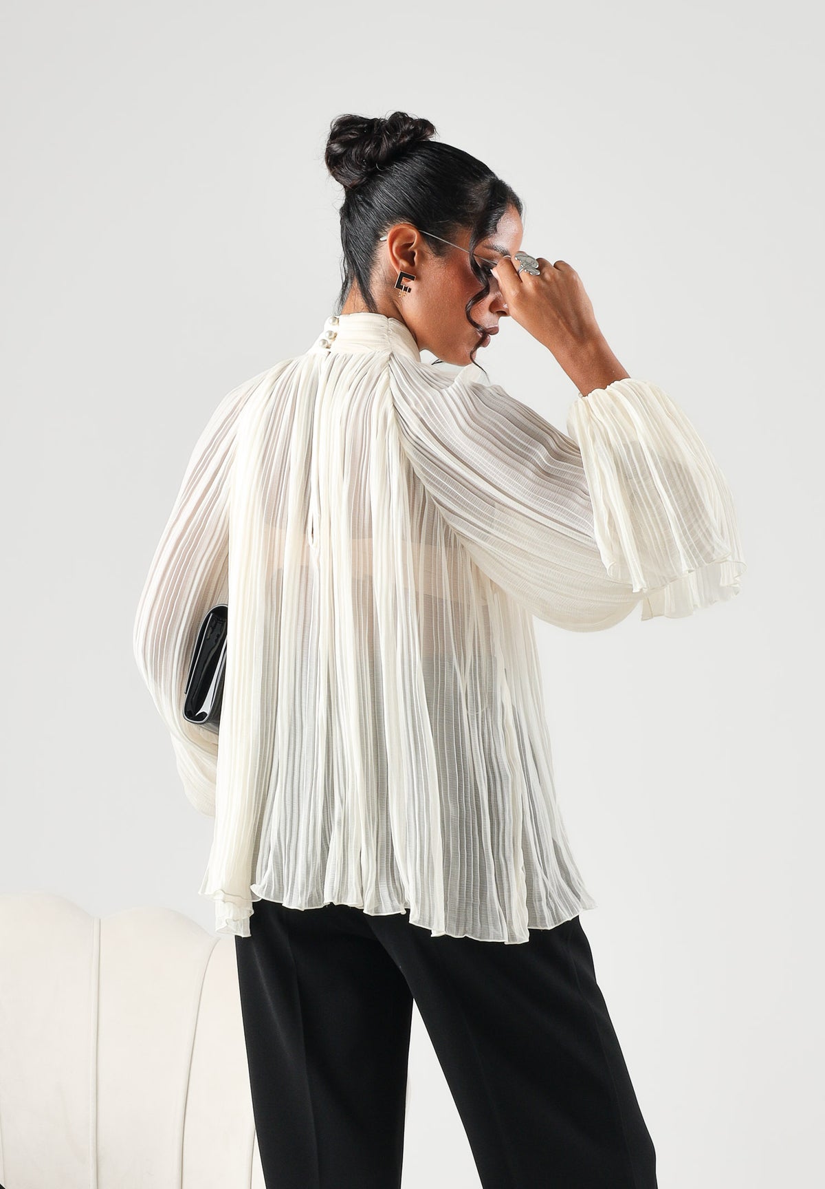 ELISABETTA FRANCHI Blusa plissé burro-nero da donna con fiocco al collo e maniche ampie. CA21167E2 E84 ELISABETTA FRANCHI 