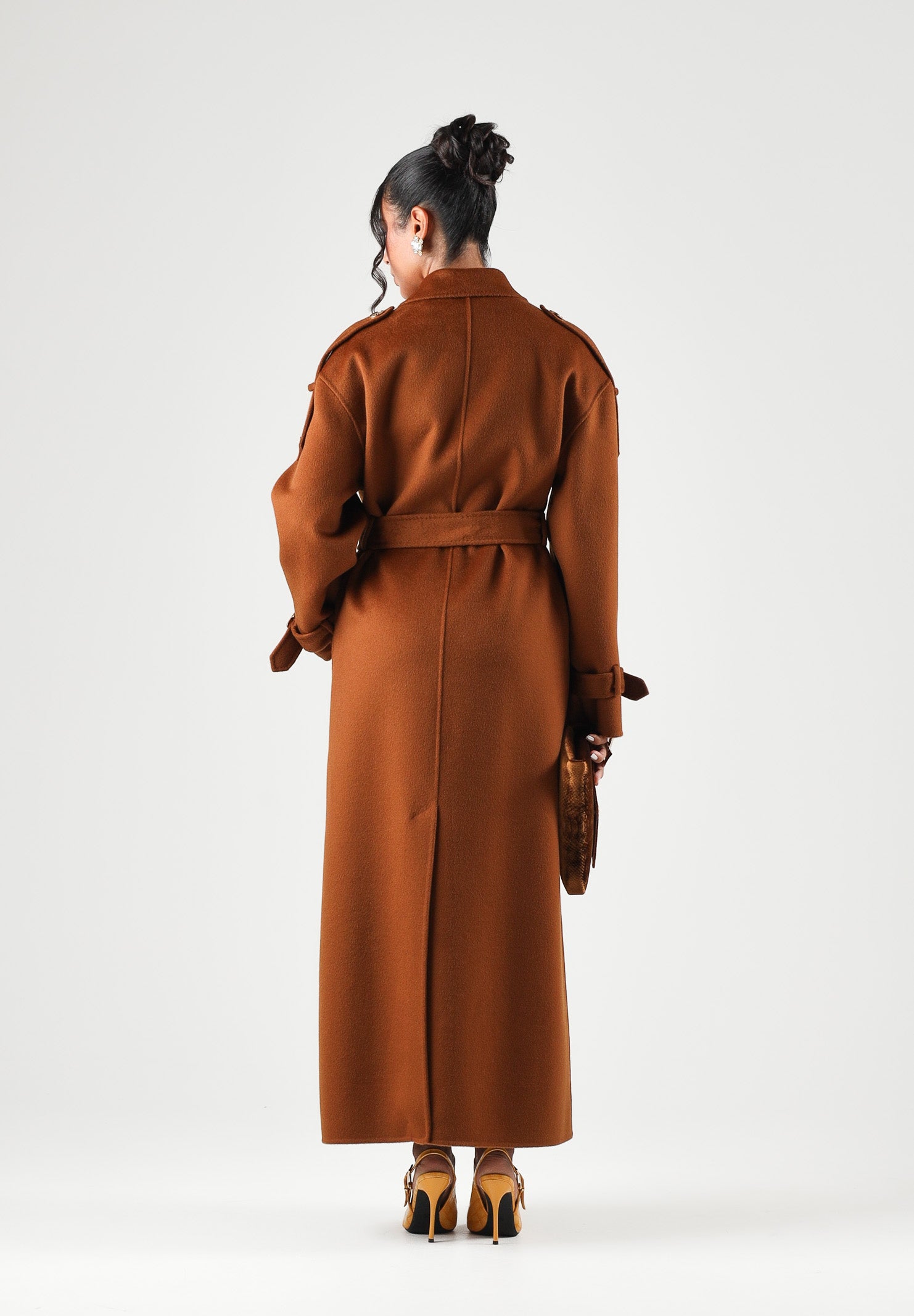 ELISABETTA FRANCHI Cappotto lungo sigaro-marrone per donna con cintura in vita e chiusura doppiopetto. CP02D66E2 FK3 ELISABETTA FRANCHI 