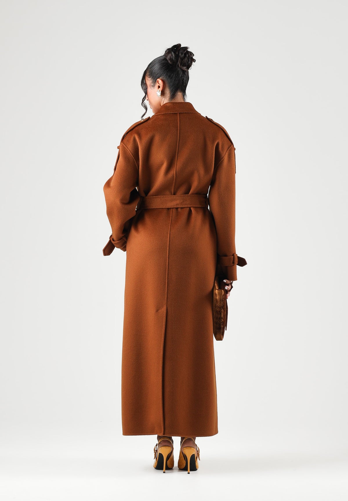 ELISABETTA FRANCHI Cappotto lungo sigaro-marrone per donna con cintura in vita e chiusura doppiopetto. CP02D66E2 FK3 ELISABETTA FRANCHI 