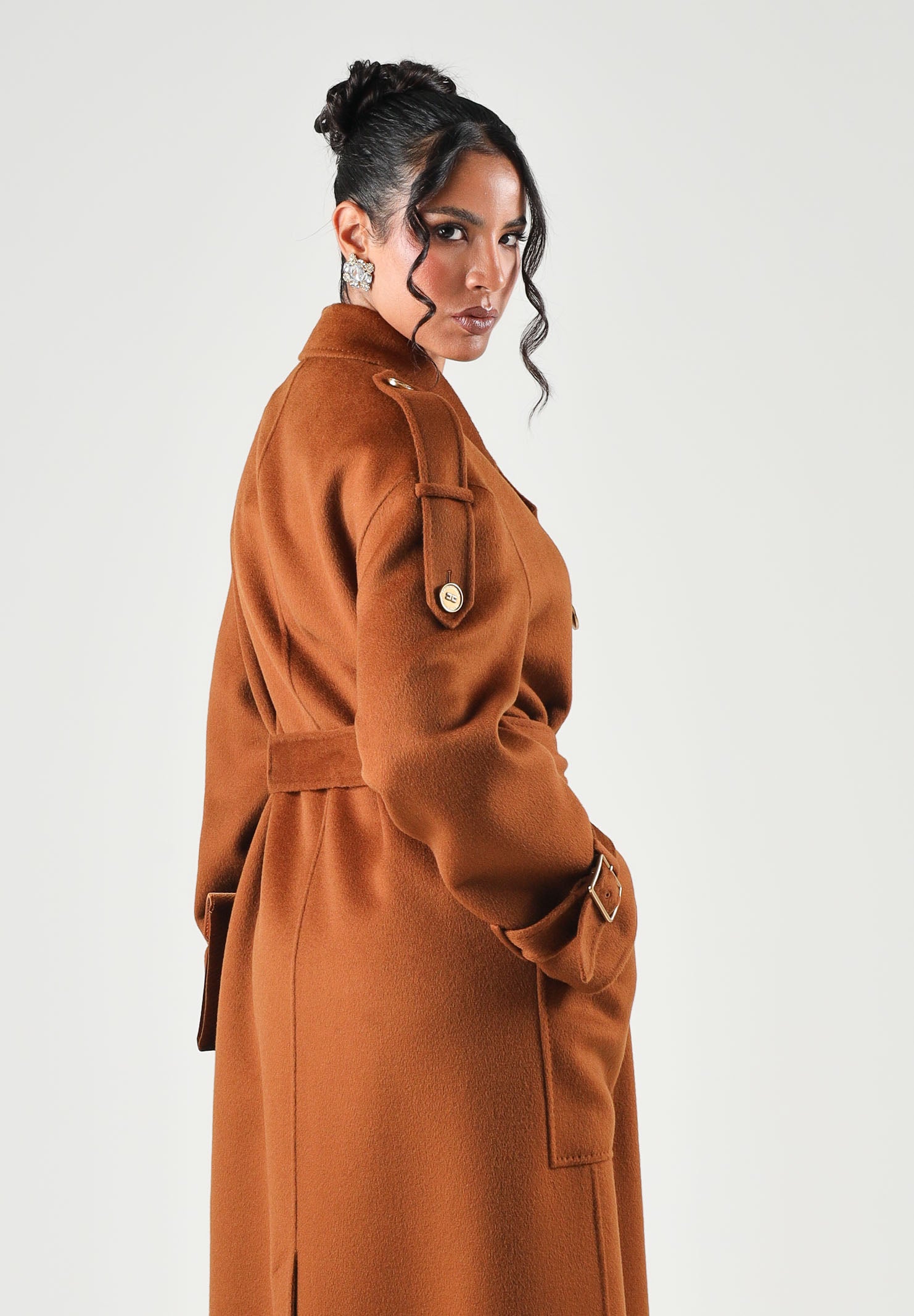ELISABETTA FRANCHI Cappotto lungo sigaro-marrone per donna con cintura in vita e chiusura doppiopetto. CP02D66E2 FK3 ELISABETTA FRANCHI 