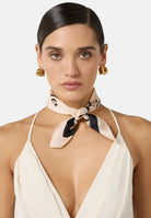 ELISABETTA FRANCHI Foulard burro e nero da donna con stampa lettering FO19F61E2 E84 ELISABETTA FRANCHI 