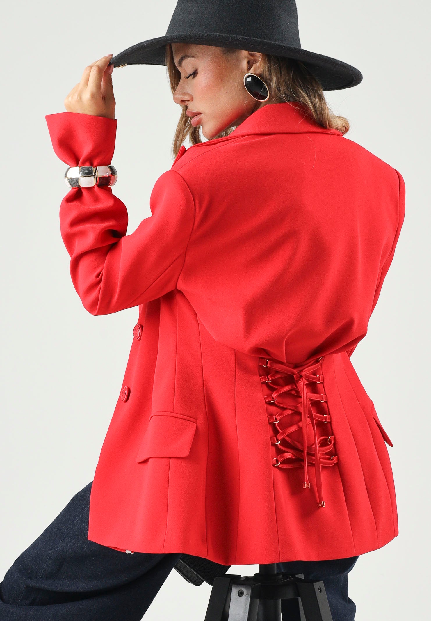 ELISABETTA FRANCHI Giacca IN CRÊPE monopetto red passion rosso da donna con dettaglio criss-cross sul retro.<BR/> GI27366E2 CG5 ELISABETTA FRANCHI 