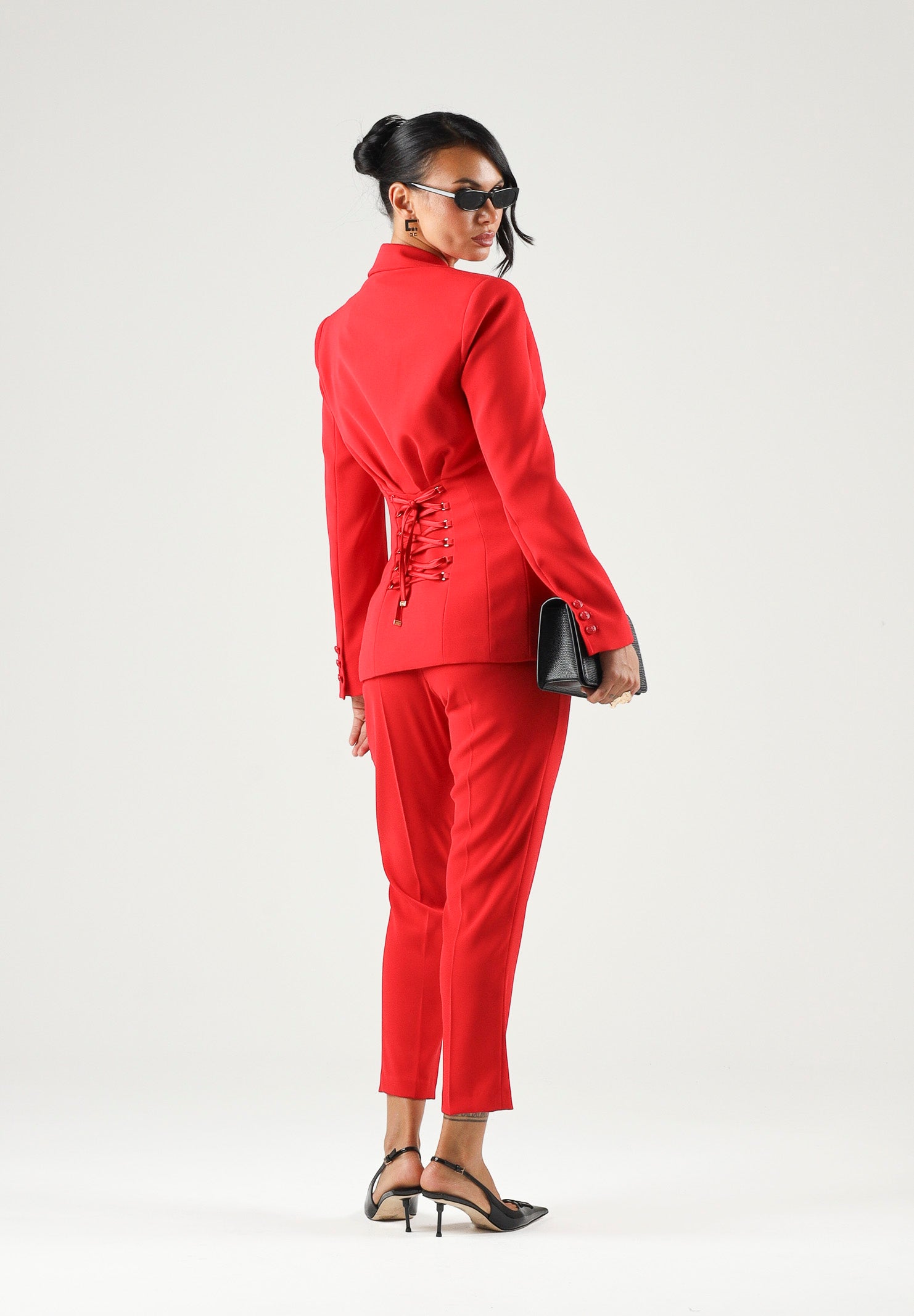 ELISABETTA FRANCHI Giacca IN CRÊPE monopetto red passion rosso da donna con dettaglio criss-cross sul retro.<BR/> GI27366E2 CG5 ELISABETTA FRANCHI 