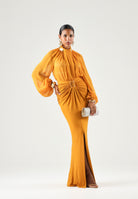 ELISABETTA FRANCHI Gonna in jersey ambra-giallo ocra da donna con drappeggi e spacco anteriore. GO25167E2 940 ELISABETTA FRANCHI 