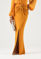 ELISABETTA FRANCHI Gonna in jersey ambra-giallo ocra da donna con drappeggi e spacco anteriore. GO25167E2 940 ELISABETTA FRANCHI 