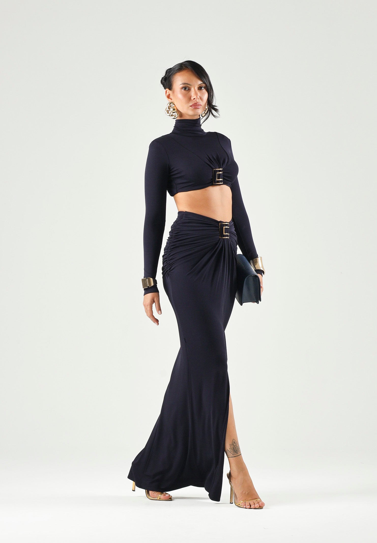 ELISABETTA FRANCHI Gonna lunga blu notte da donna con drappeggi e spacco anteriore.<BR/> GO25167E2 H88 ELISABETTA FRANCHI 
