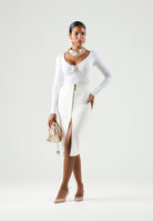 ELISABETTA FRANCHI Maglia scollo a V, avorio-bianco da donna con dettaglio gioiello centrale MD00567E2 360 ELISABETTA FRANCHI 