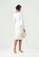 ELISABETTA FRANCHI Maglia scollo a V, avorio-bianco da donna con dettaglio gioiello centrale MD00567E2 360 ELISABETTA FRANCHI 