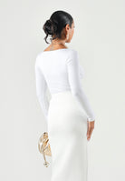 ELISABETTA FRANCHI Maglia scollo a V, avorio-bianco da donna con dettaglio gioiello centrale MD00567E2 360 ELISABETTA FRANCHI 