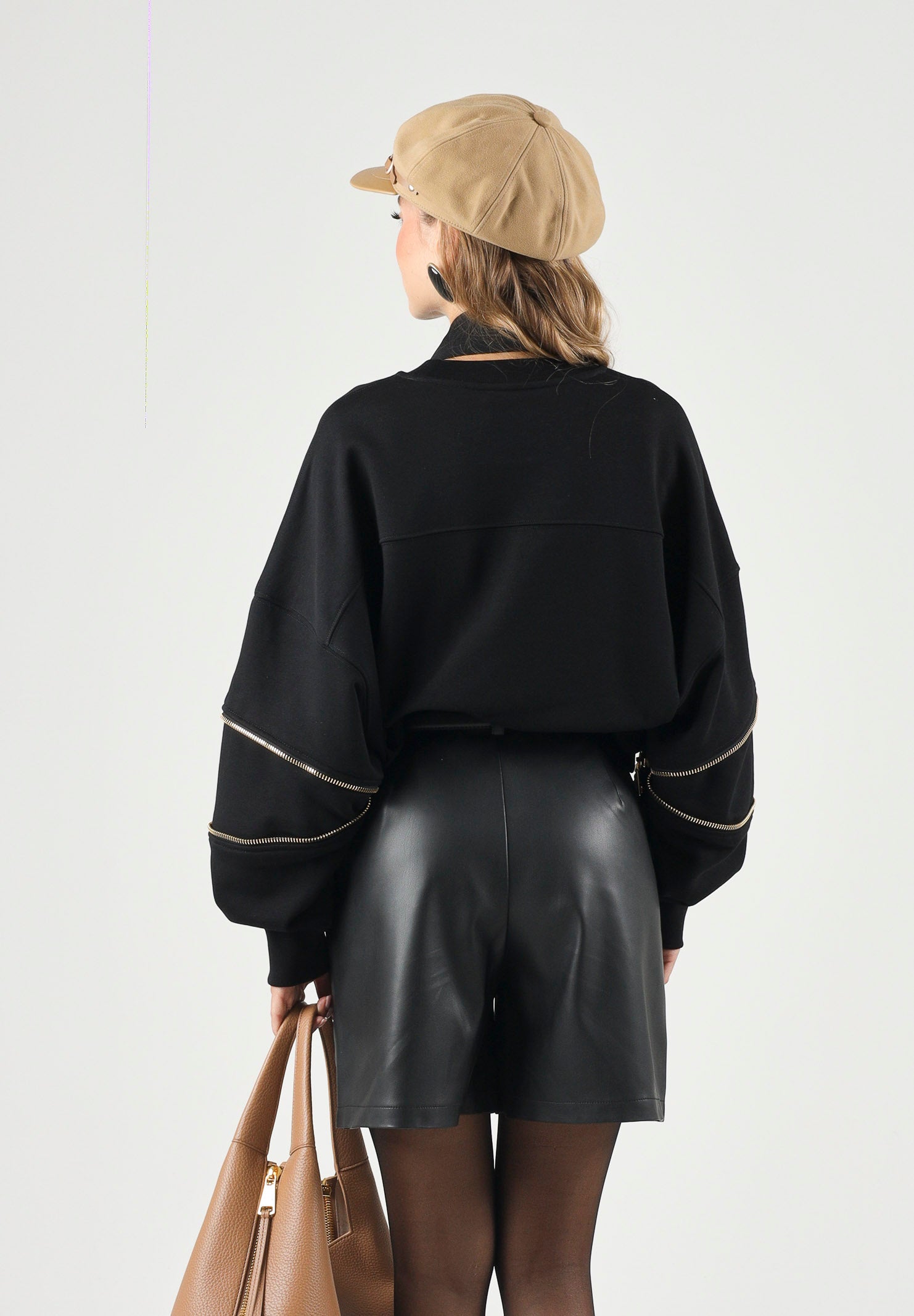 ELISABETTA FRANCHI Felpa girocollo nero da donna con monogramma frontale<BR/> MD05P66E2 110 ELISABETTA FRANCHI 