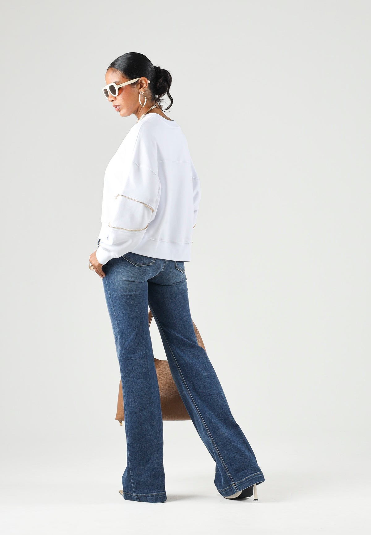 ELISABETTA FRANCHI Felpa girocollo gesso bianco da donna con logo frontale e dettagli a contrasto sulle maniche. MD05P66E2 270 ELISABETTA FRANCHI 