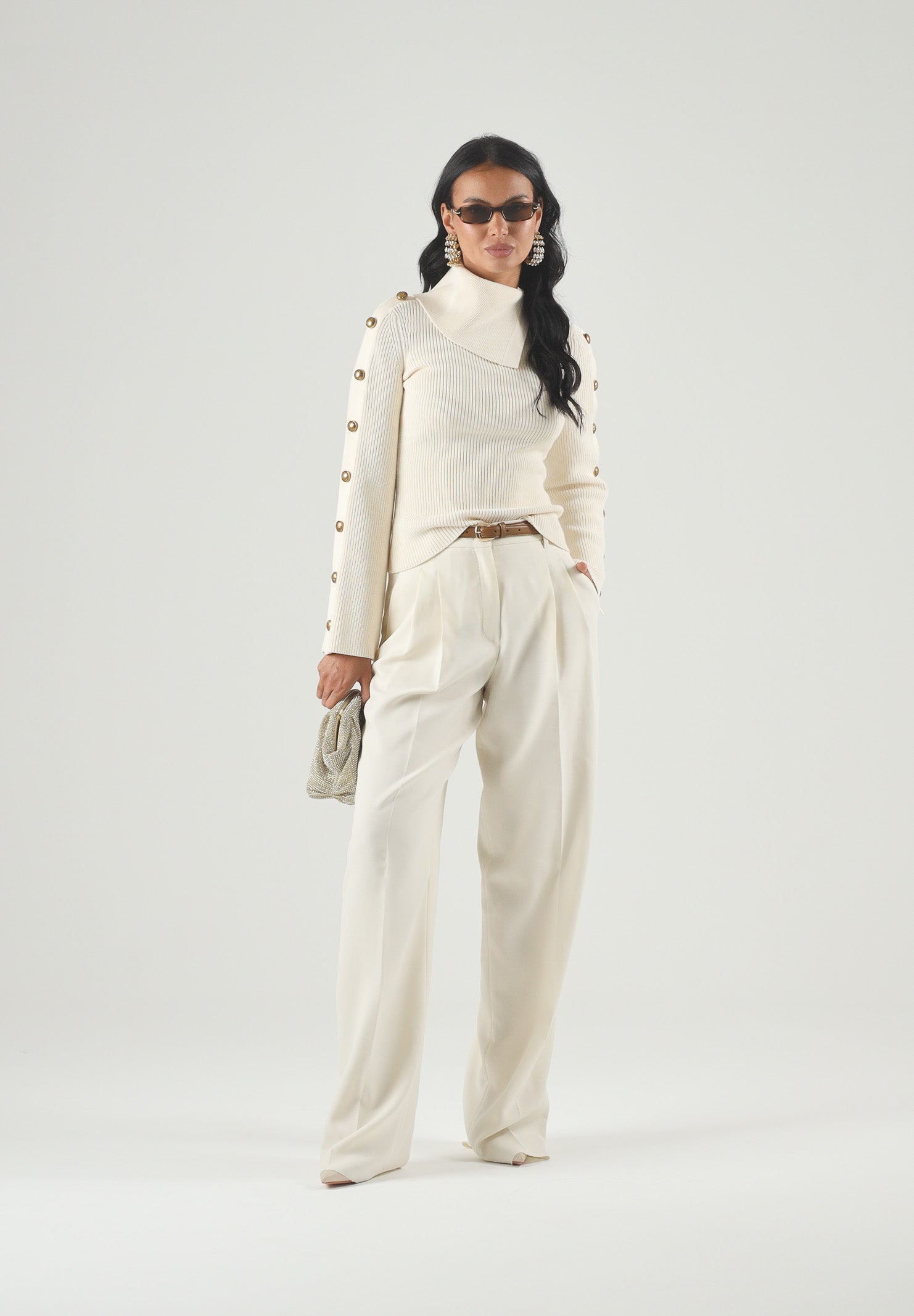 ELISABETTA FRANCHI Maglia con collo asimmetrico, color burro-crema da donna con bottoni gioiello dorati<BR/> MK03S66E2 193 ELISABETTA FRANCHI 