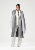ELISABETTA FRANCHI Sciarpa in lana grigio melange-avorio da donna <BR/>con maxi logo centrale, profili a contrasto e frange. MT01F66E2 G41 ELISABETTA FRANCHI 
