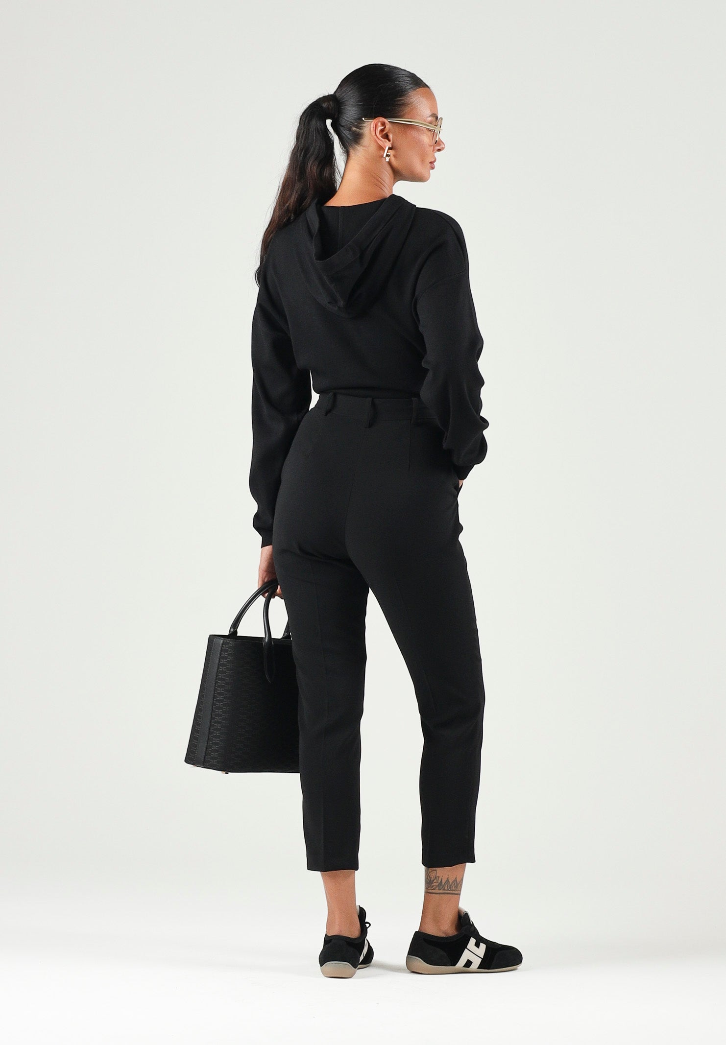 ELISABETTA FRANCHI Pantaloni in crêpe leggero nero  Donna. PA20966E2 110 ELISABETTA FRANCHI 