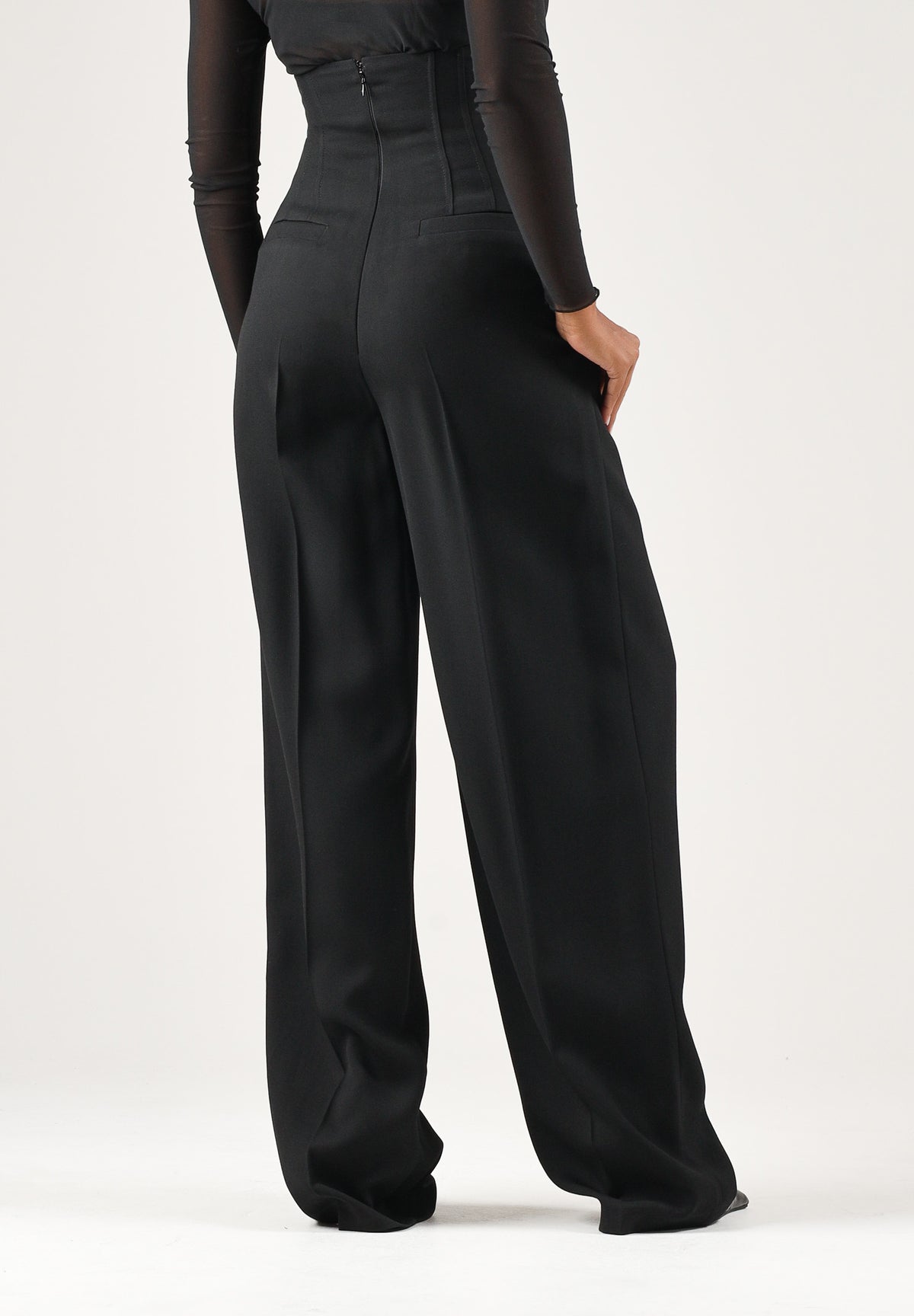 ELISABETTA FRANCHI Pantaloni in gabardina fluida neri per donna con vita alta, costruzione bustier PA22267E2 110 ELISABETTA FRANCHI 