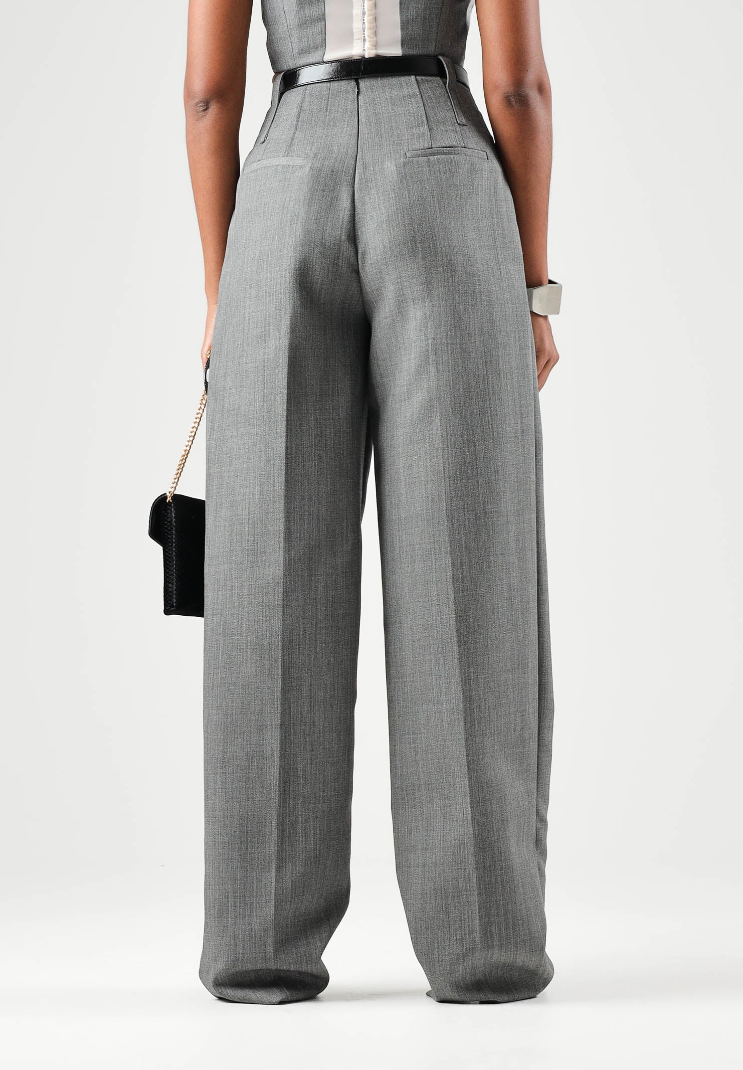 ELISABETTA FRANCHI  Pantaloni eleganti grigi da donna con tasche laterali e taglio dritto sartoriale. PA22367E2 431 ELISABETTA FRANCHI 