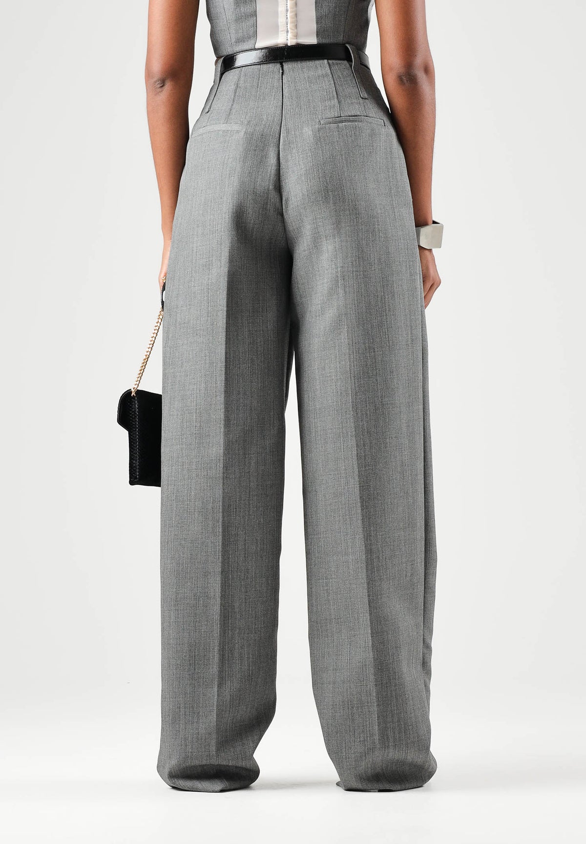 ELISABETTA FRANCHI  Pantaloni eleganti grigi da donna con tasche laterali e taglio dritto sartoriale. PA22367E2 431 ELISABETTA FRANCHI 