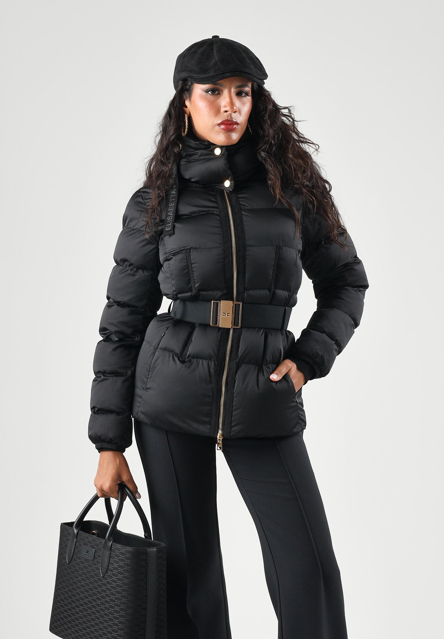 ELISABETTA FRANCHI Piumino nero da donna con cappuccio e cintura in vita. PI92D66E2 110 ELISABETTA FRANCHI 