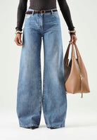 ELISABETTA FRANCHI Jeans a palazzo in denim blu da donna con effetto vintage e gamba ampia. PJ20N66E2 139 ELISABETTA FRANCHI 