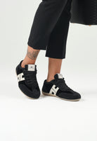 ELISABETTA FRANCHI Sneakers IN NAPPA nere da donna con inserti a contrasto e maxi dettaglio logo SA03G66E2 110 ELISABETTA FRANCHI 