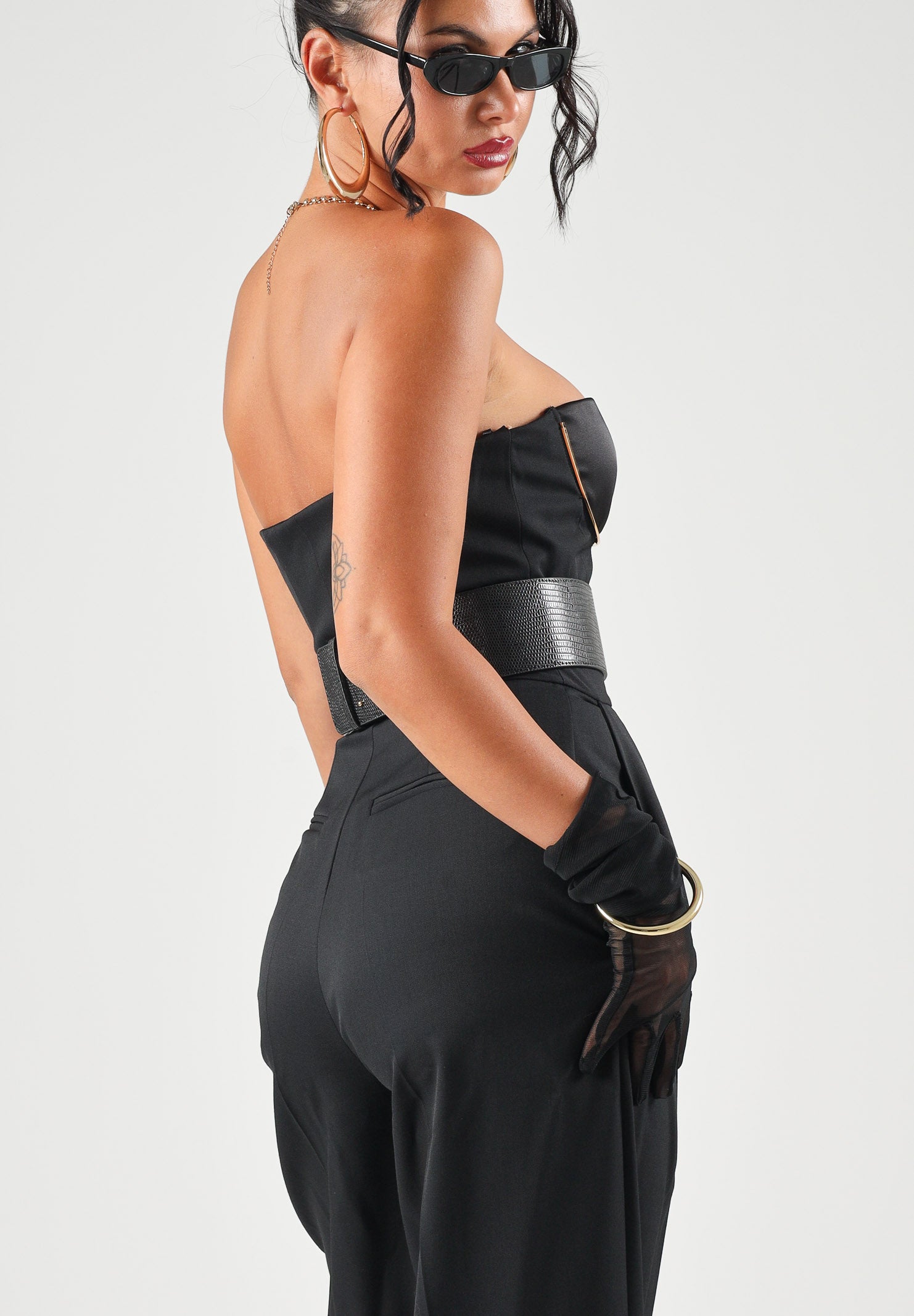 ELISABETTA FRANCHI Tuta in gabardina nera per donna con bustier a spalle scoperte e  coppe gioiello TU07567E2 110 ELISABETTA FRANCHI 