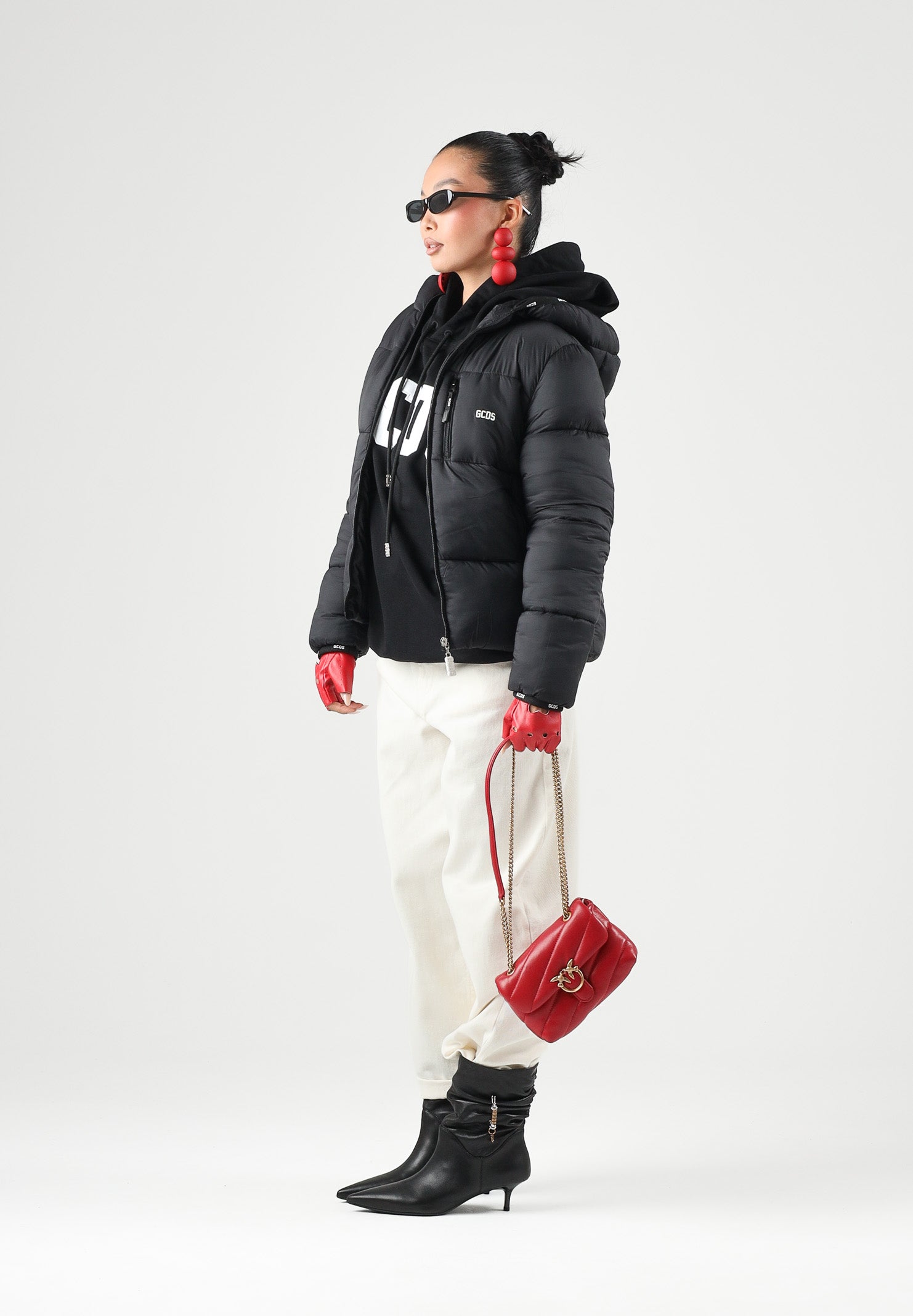 GCDS Piumino nero per donna, ragazzi e bambini con cappuccio imbottito, trapuntatura classica e patch logo C2BJQA614T340 999A GCDS 