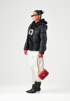 GCDS Piumino nero per donna, ragazzi e bambini con cappuccio imbottito, trapuntatura classica e patch logo C2BJQA614T340 999A GCDS 