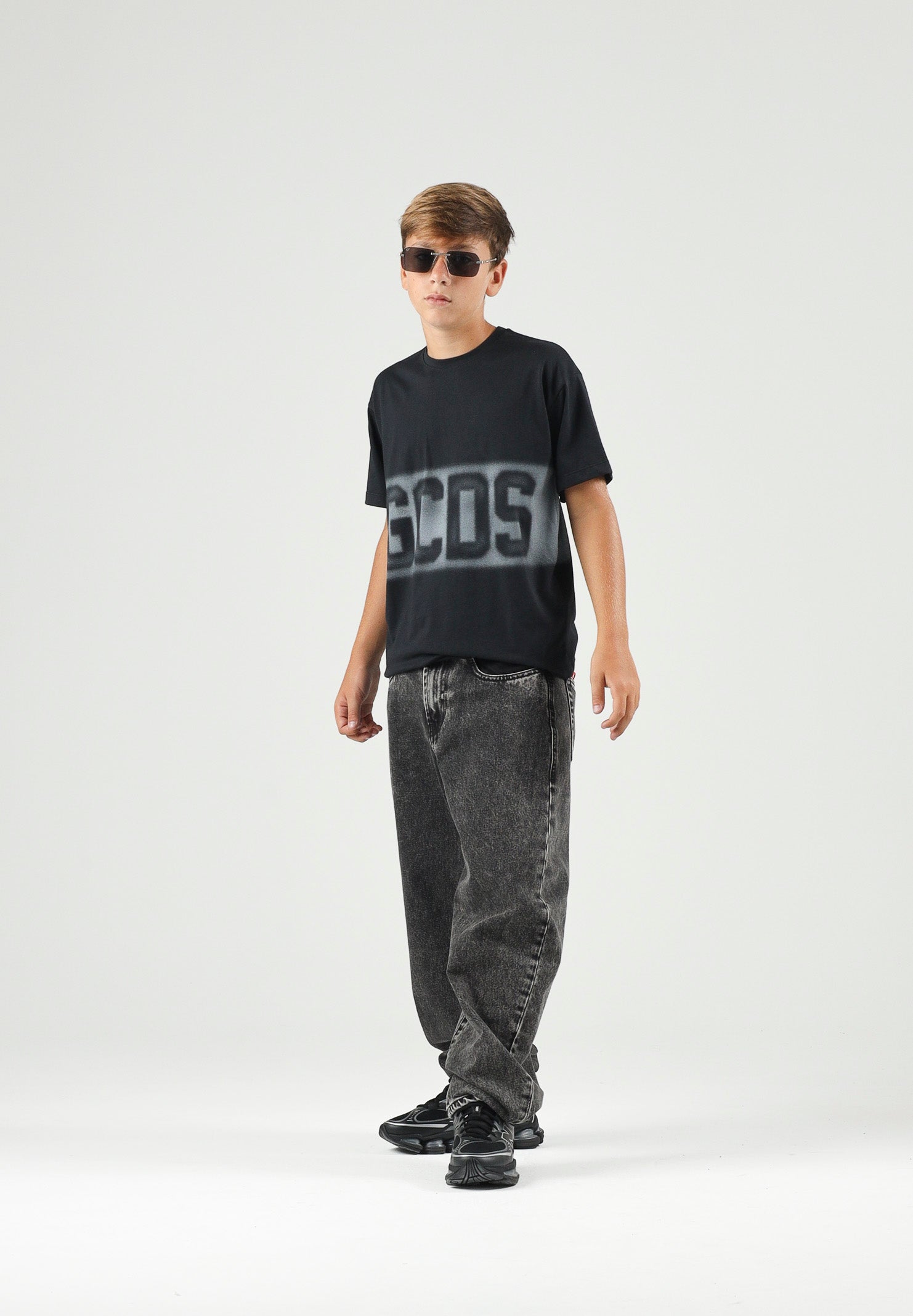 GCDS T-shirt manica corta nera per donna, ragazzi e bambini con logo frontale C2BJQC526J341 999A GCDS 
