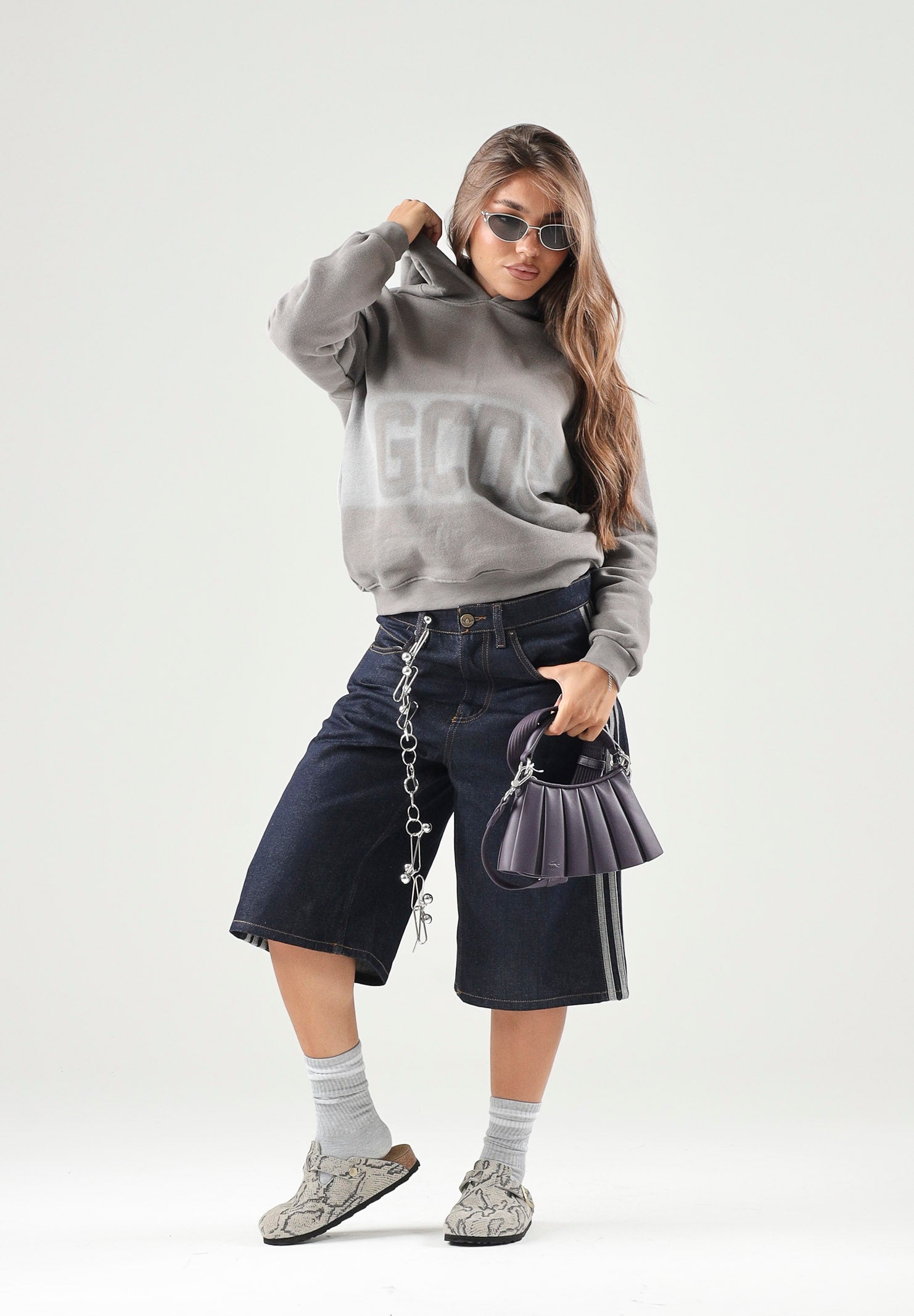 GCDS Felpa co cappuccio grigio neutro per donna, ragazzi e bambini con maxi logo GCDS a contrasto. C2BJQE528F342 953I GCDS 