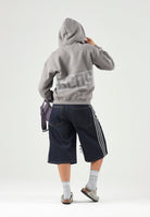 GCDS Felpa co cappuccio grigio neutro per donna, ragazzi e bambini con maxi logo GCDS a contrasto. C2BJQE528F342 953I GCDS 
