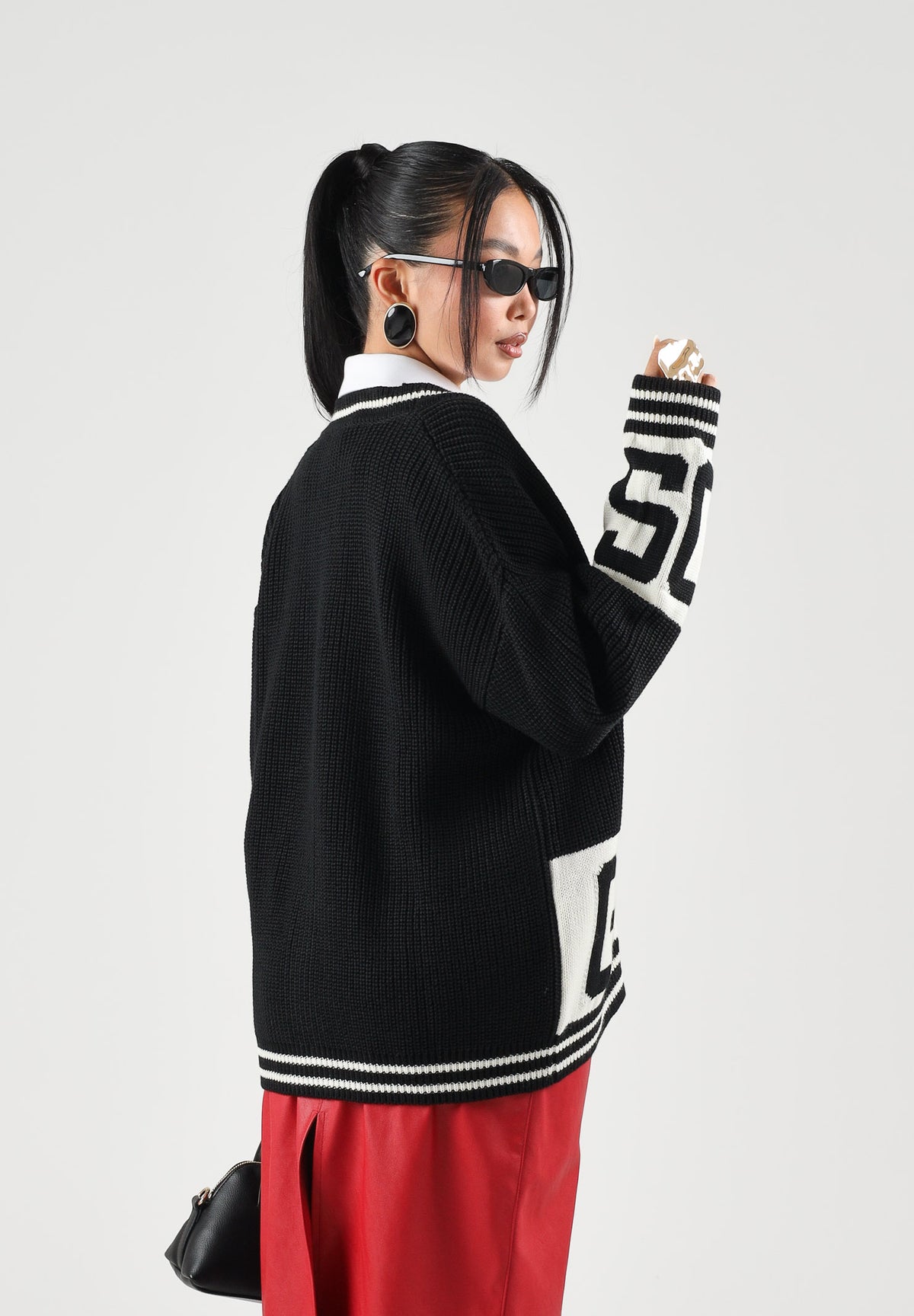 GCDS Cardigan nero per donna, ragazzi e bambini con elegante motivo bicolore a contrasto e maxi logo frontale C2BJQF590K347 999A GCDS 