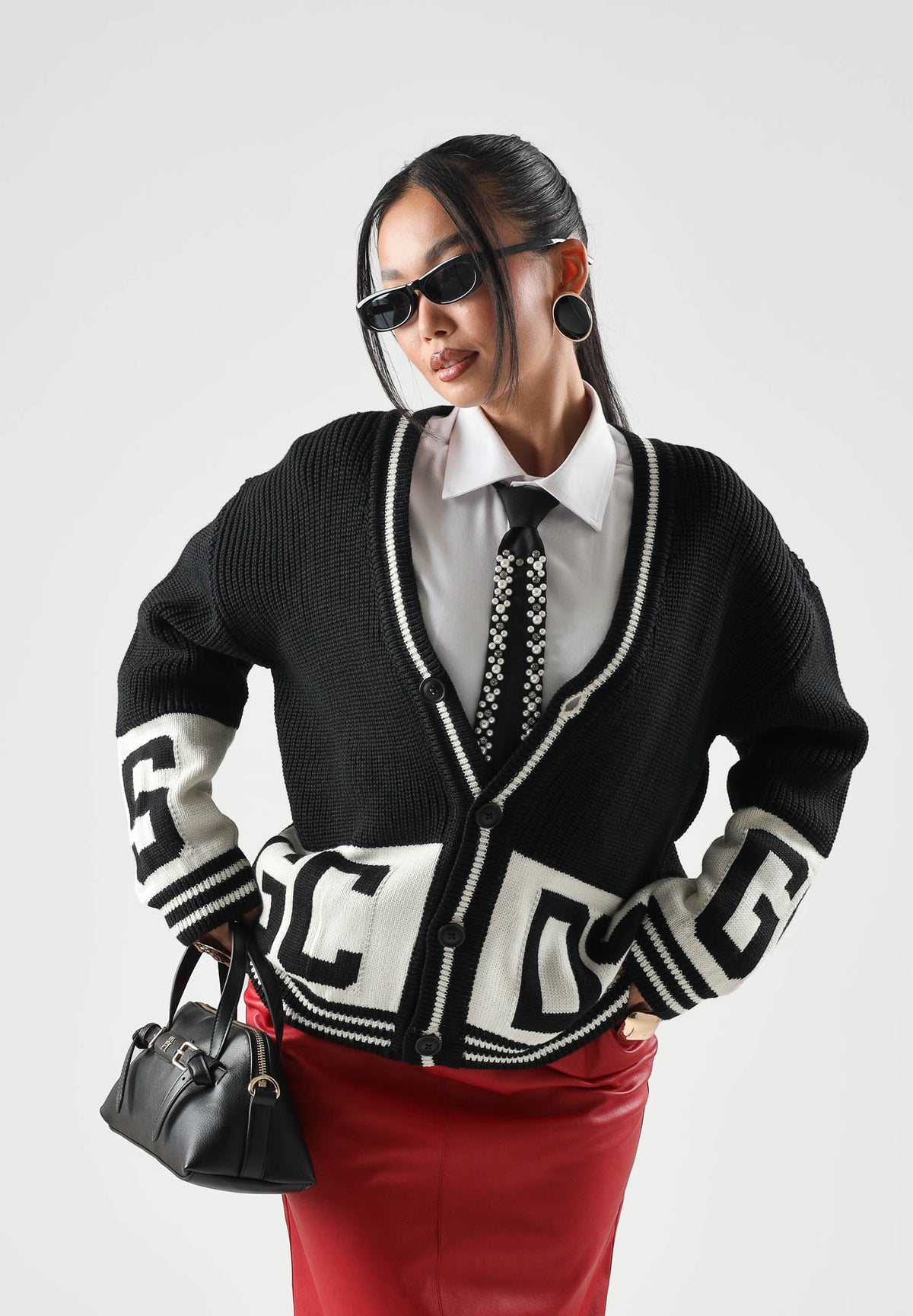 GCDS Cardigan nero per donna, ragazzi e bambini con elegante motivo bicolore a contrasto e maxi logo frontale C2BJQF590K347 999A GCDS 
