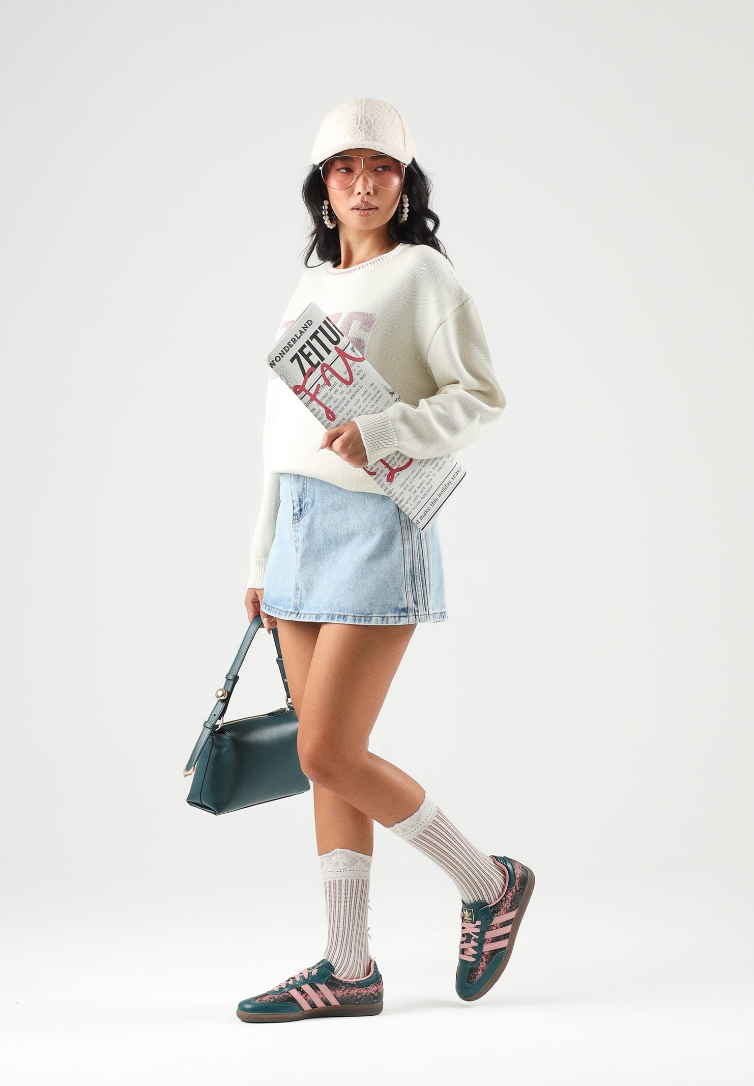 GCDS Maglione bianco e rosa per donna, ragazzi e bambini con girocollo, lavorazione a maglia morbida e logo frontale in evidenza. C2GJQF586K347 157P GCDS 