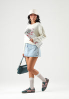 GCDS Maglione bianco e rosa per donna, ragazzi e bambini con girocollo, lavorazione a maglia morbida e logo frontale in evidenza. C2GJQF586K347 157P GCDS 