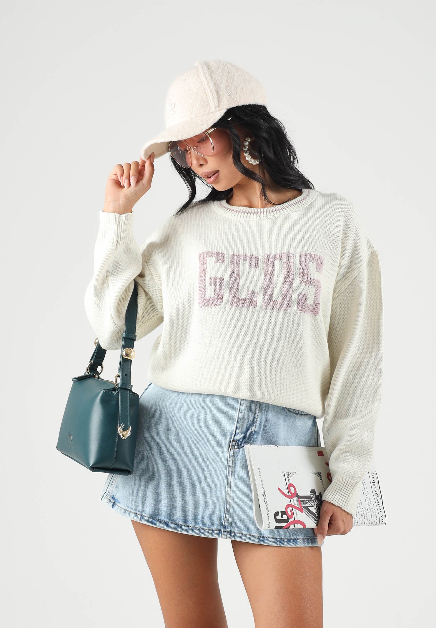 GCDS Maglione bianco e rosa per donna, ragazzi e bambini con girocollo, lavorazione a maglia morbida e logo frontale in evidenza. C2GJQF586K347 157P GCDS 