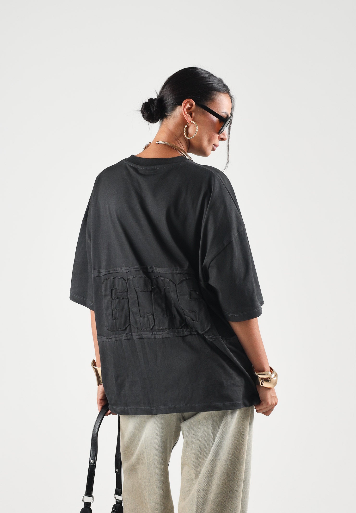 GCDS T-shirt manica corta con maxi logo GCDS meteorite nero antracite per uomo e donna C2MWQC002J080 990B GCDS 