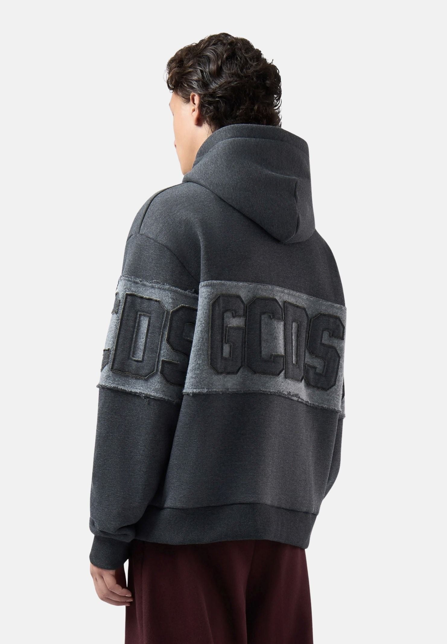 GCDS Felpa con cappuccio HOODIE WITH LOGO PATCH grigia per uomo e donna C2MWQE004F169 975I GCDS 