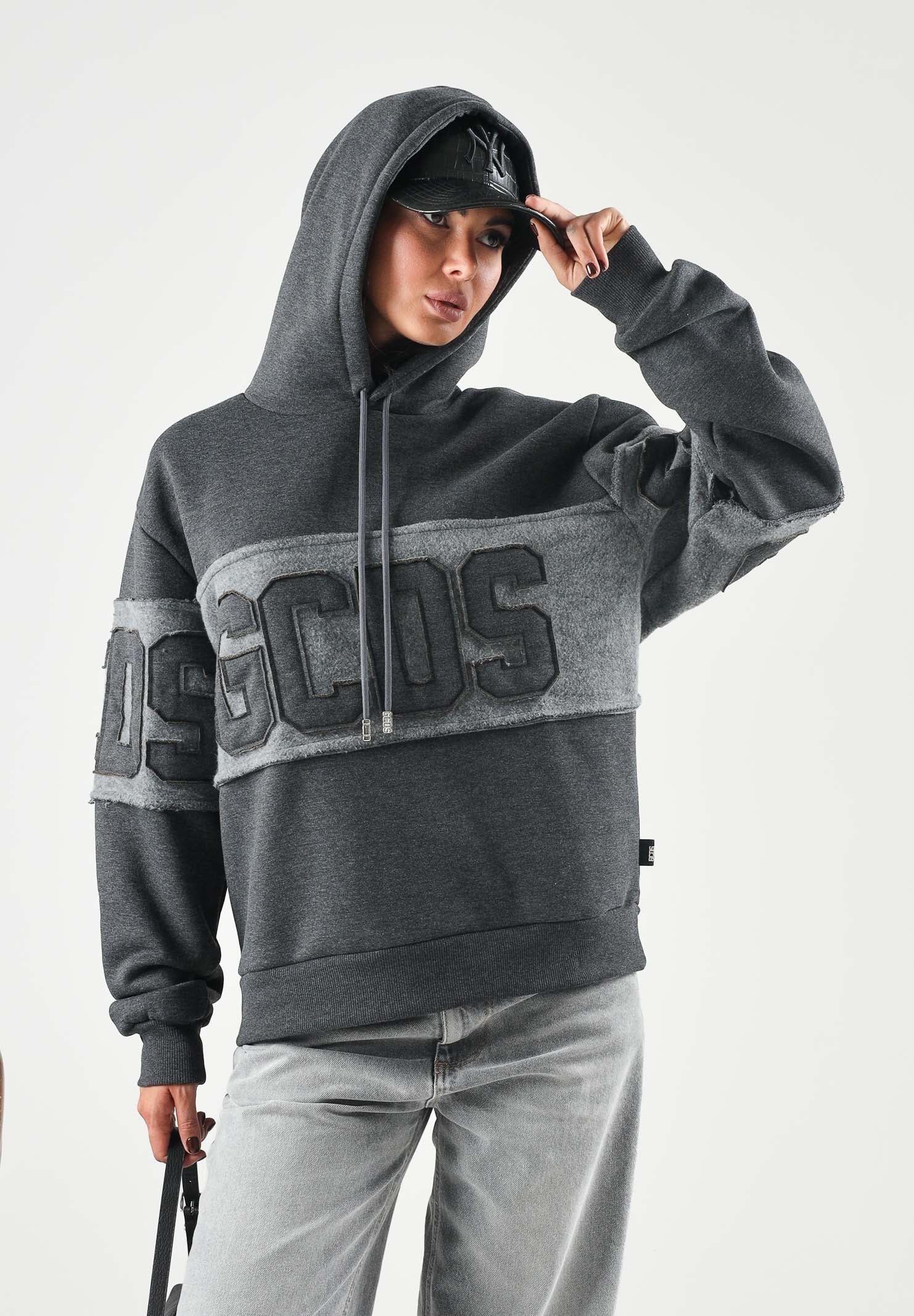 GCDS Felpa con cappuccio HOODIE WITH LOGO PATCH grigia per uomo e donna C2MWQE004F169 975I GCDS 