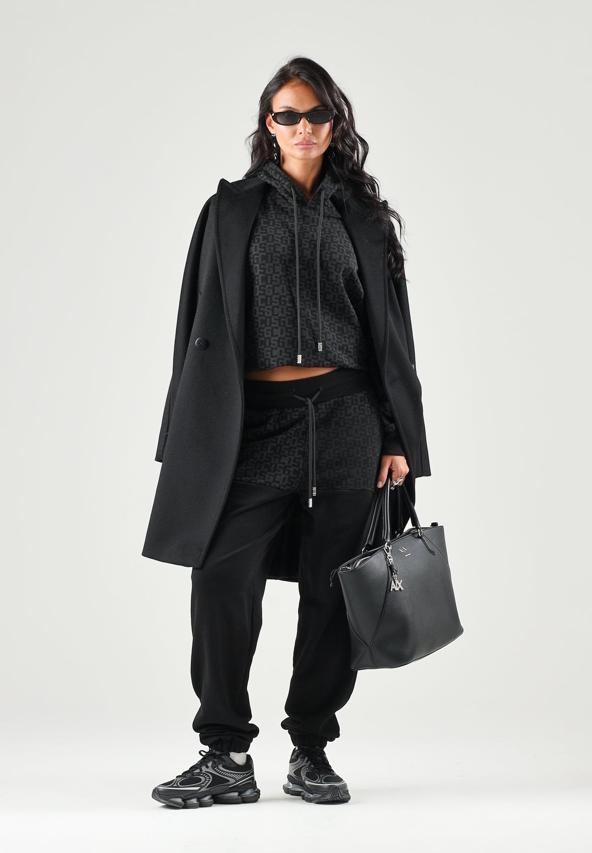 GCDS Felpa con cappuccio HOODIE ALL-OVER MONOGRAM nero per uomo e donna con trama jacquard con monogramma. C2MWQE223F245 999I GCDS 