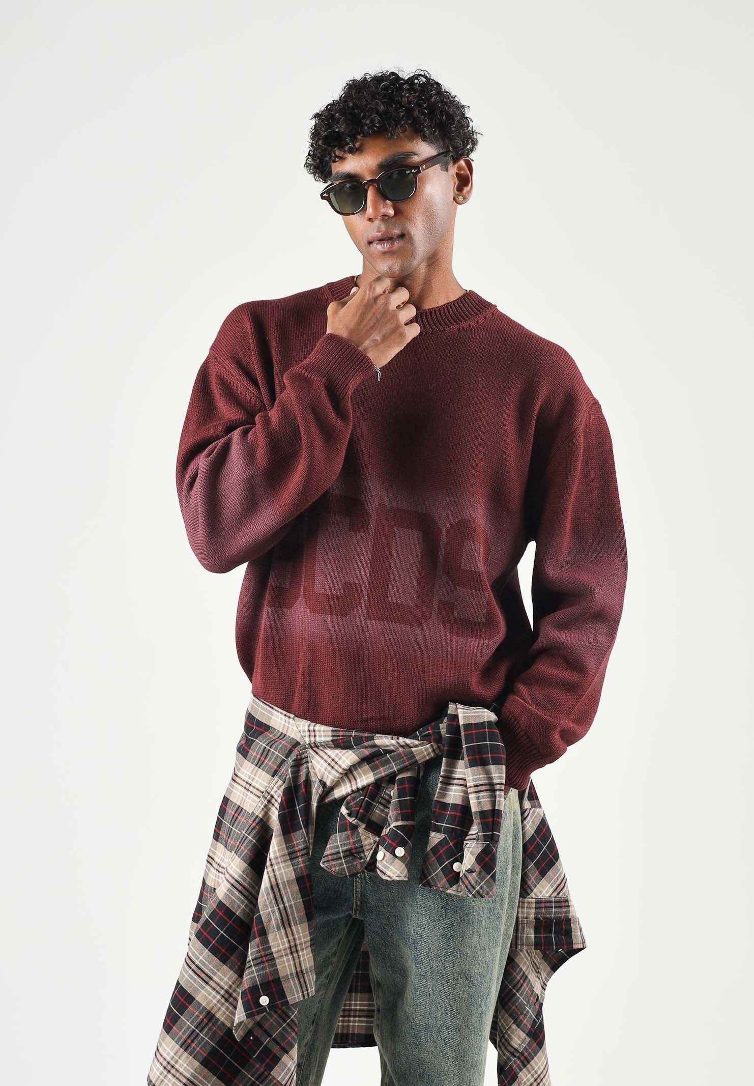 GCDS Maglione girocollo bordeaux vino intenso per uomo e donna con maxi logo C2MWQF134K155 480J GCDS 