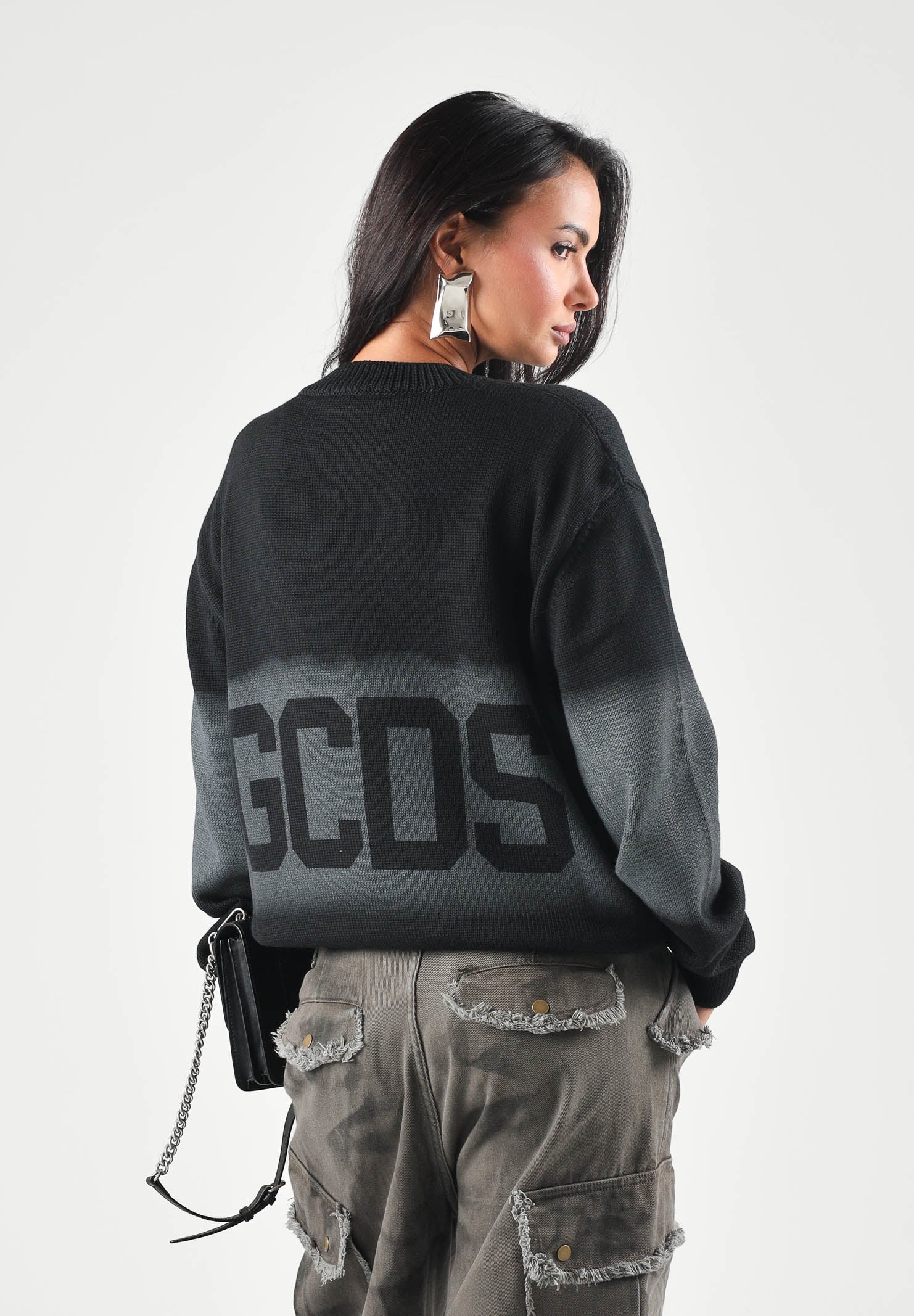 GCDS Maglione girocollo nero per uomo e donna con maxi logo C2MWQF134K155 999I GCDS 