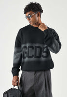 GCDS Maglione girocollo nero per uomo e donna con maxi logo C2MWQF134K155 999I GCDS 