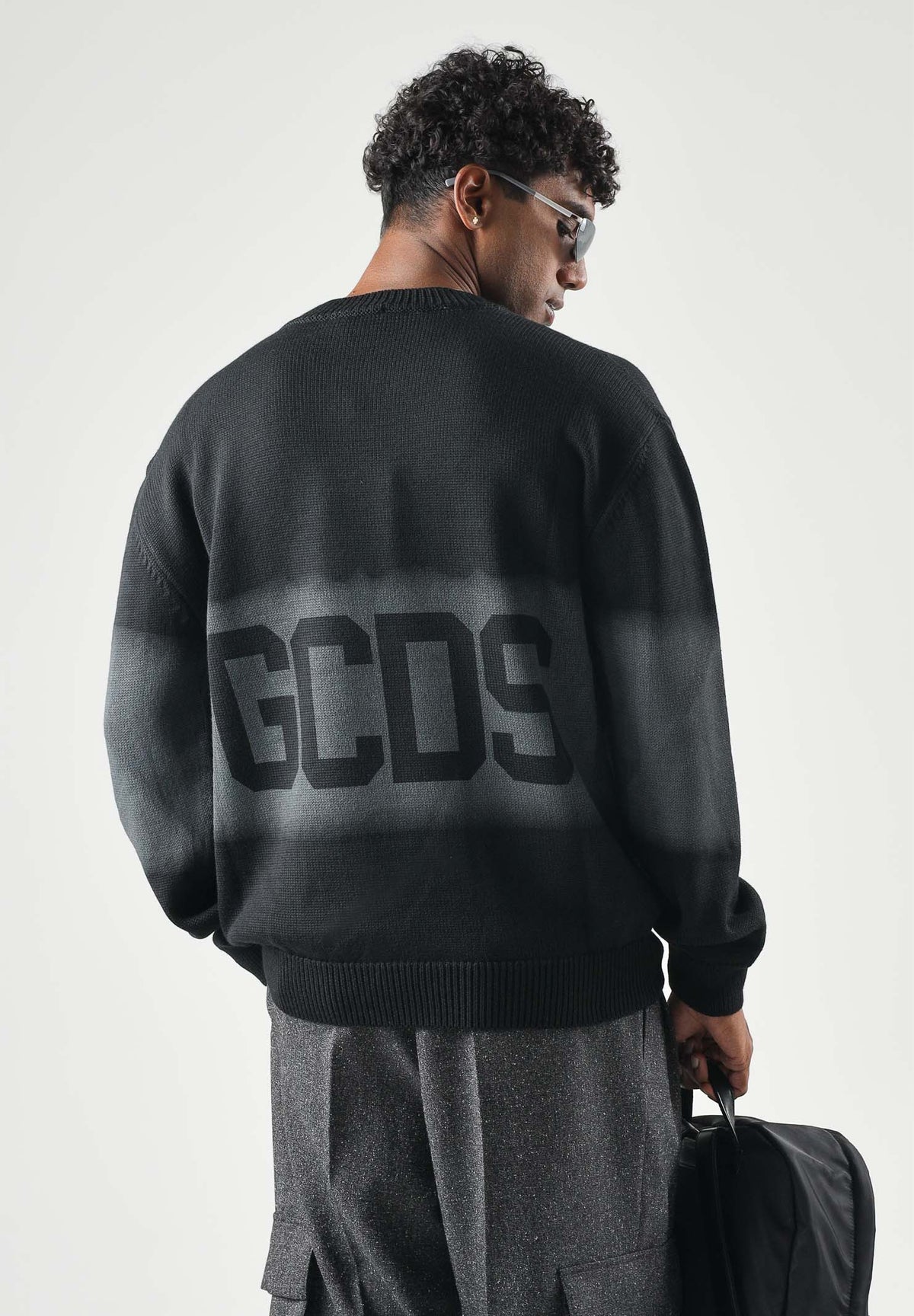 GCDS Maglione girocollo nero per uomo e donna con maxi logo C2MWQF134K155 999I GCDS 