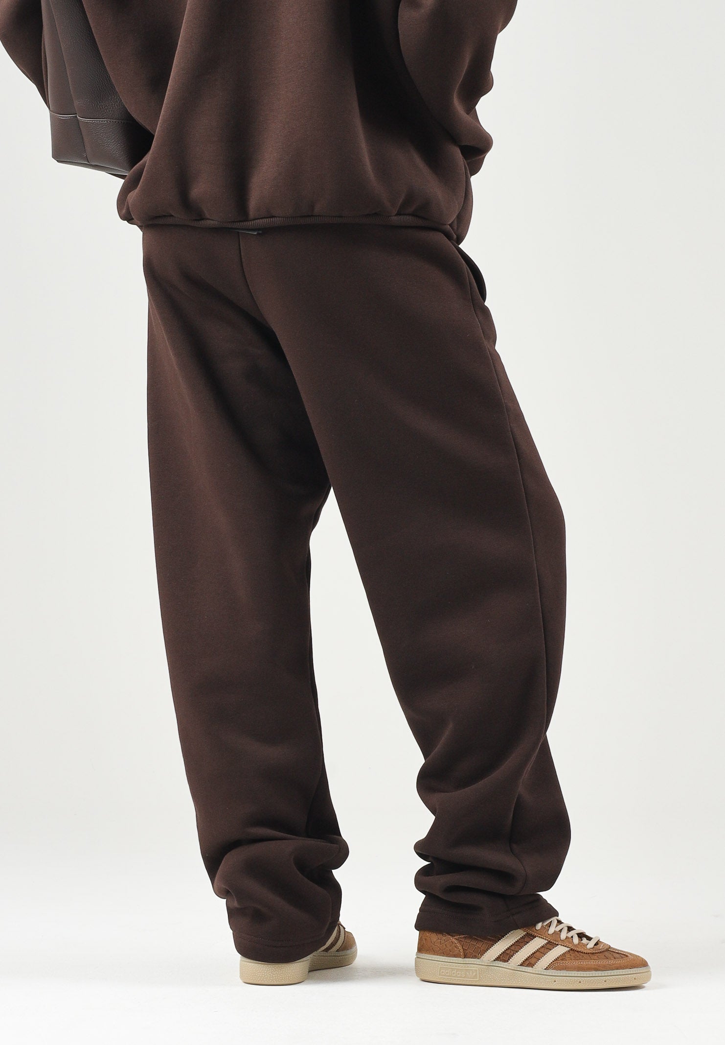 GCDS Pantaloni LOGO SWEATPANTS delicioso-brown per uomo con logo ricamato sul fianco e coulisse in vita C2MWQI029F244 393M GCDS 