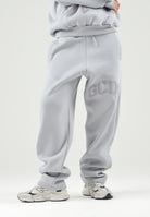 GCDS Pantaloni LOGO SWEATPANTS grigio per uomo e donna con logo ricamato sul fianco e coulisse in vita C2MWQI029F244 932I GCDS 