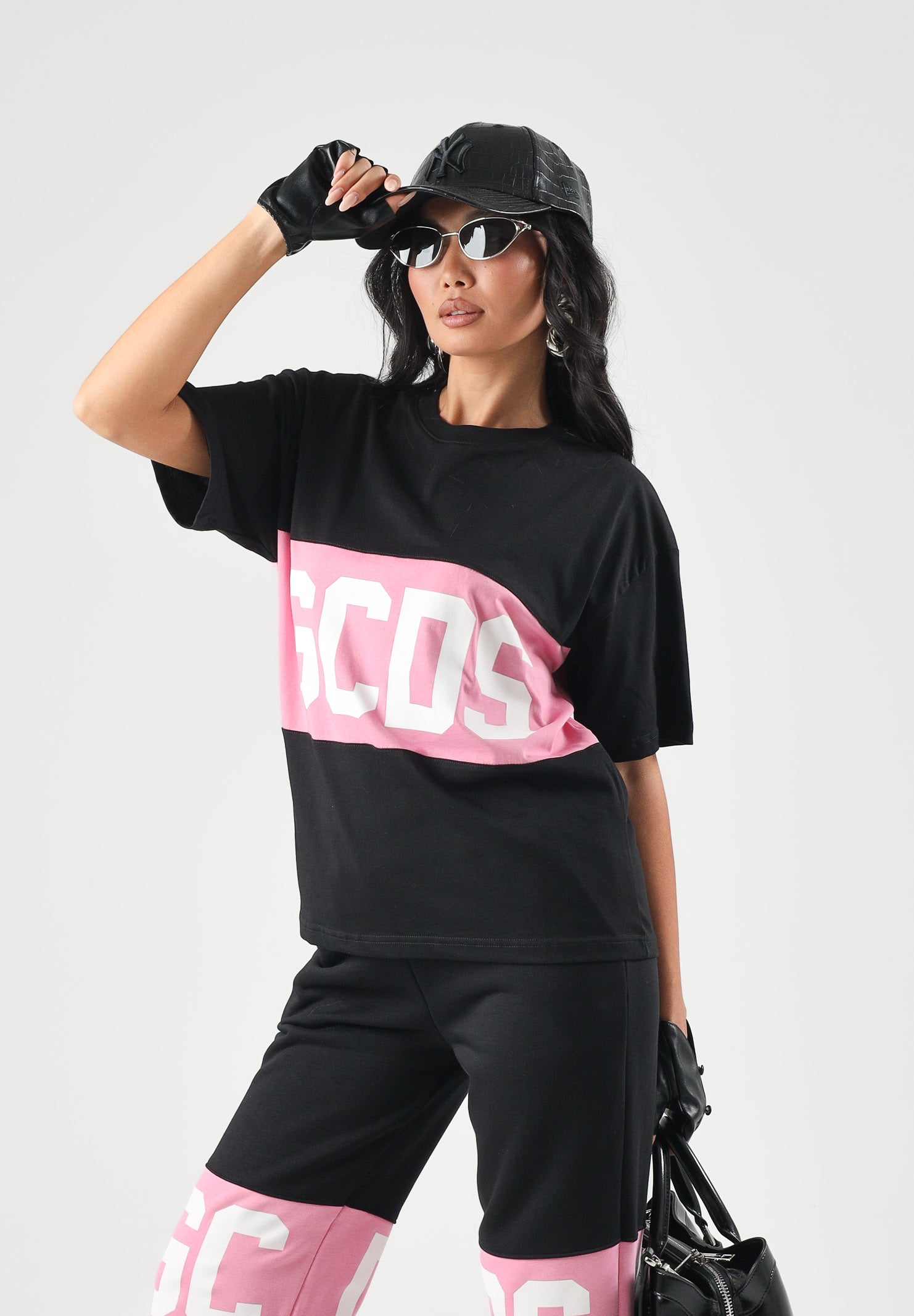 GCDS T-shirt manica corta black-pink-nera e rosa per donna, ragazzi e bambini con banda centrale rosa Z0GJQC585J105 999P GCDS 