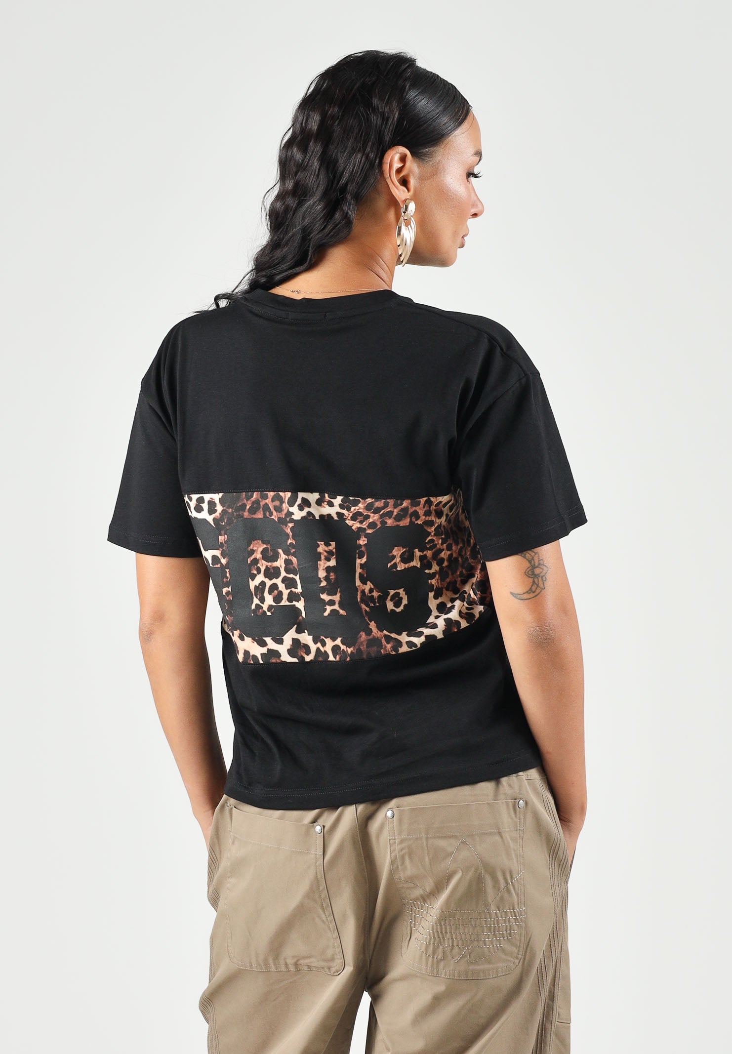 GCDS T-shirt manica corta nera leopardata per donna, ragazzi e bambini<BR/> con maxi logo stampato Z0GJQC585J106 999M GCDS 