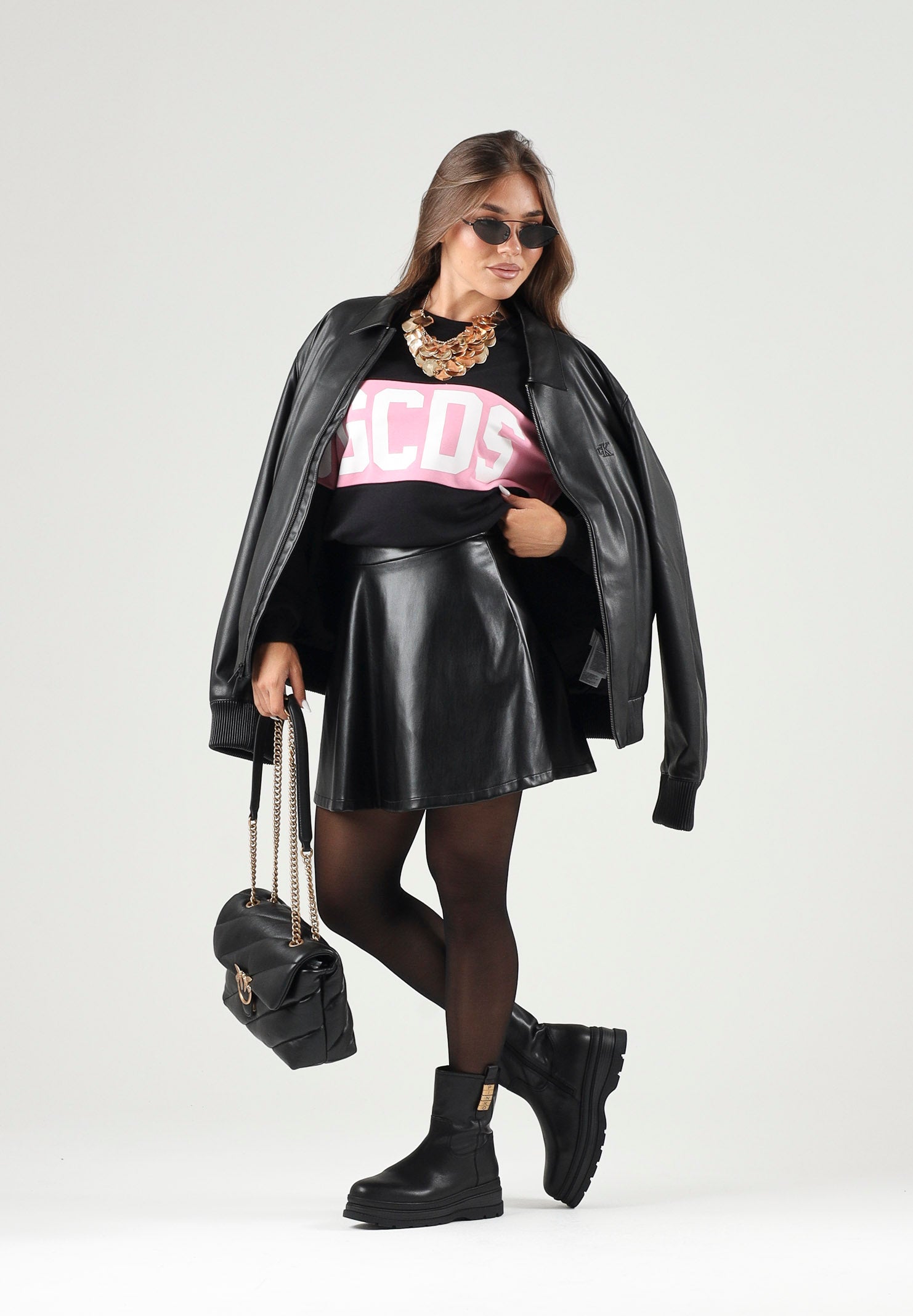 GCDS Felpa girocollo nero- rosa, per donna, ragazzi e bambini con logo iconico Z0GJQE584F004 999P GCDS 