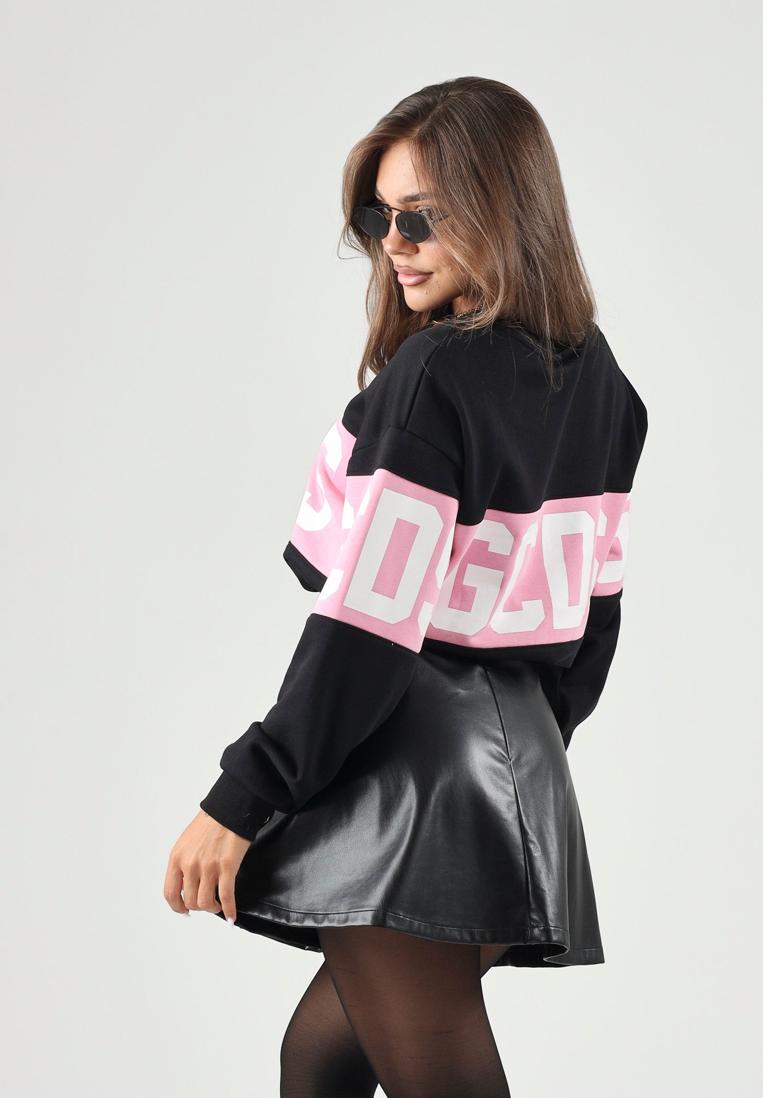GCDS Felpa girocollo nero- rosa, per donna, ragazzi e bambini con logo iconico Z0GJQE584F004 999P GCDS 