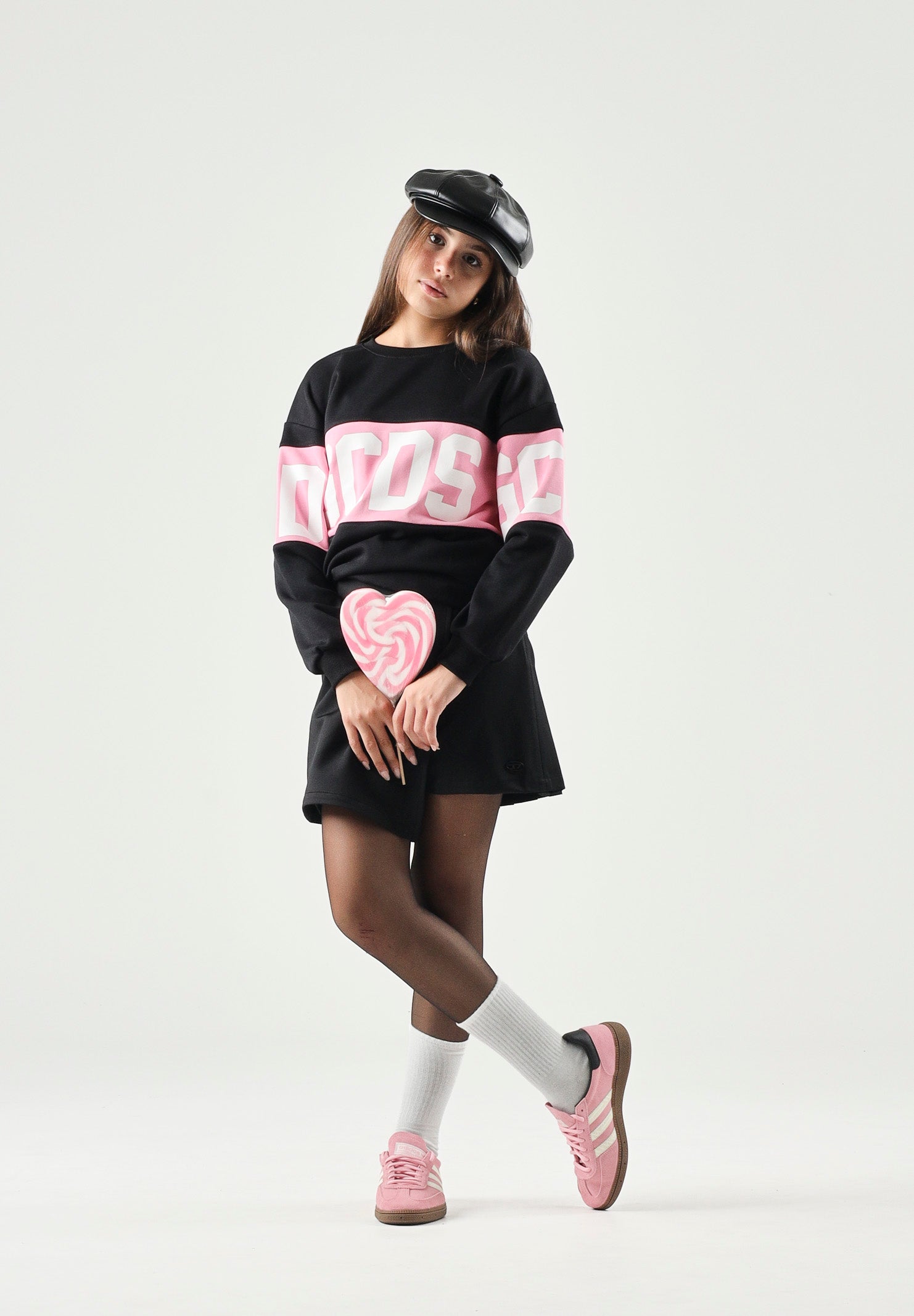 GCDS Felpa girocollo nero- rosa, per donna, ragazzi e bambini con logo iconico Z0GJQE584F004 999P GCDS 